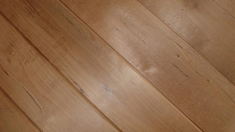 上海复合地板泡水后如何应对？处理步骤详解**